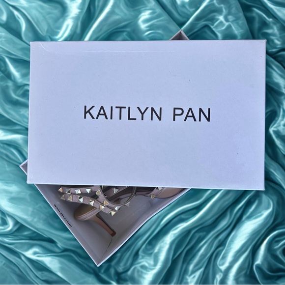 Kaitlyn Pan Poudre Patent Kitten Heels – Nude Trim with Gold Studs Size 8.5 - Picture 5 of 7